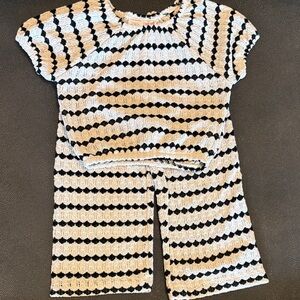 Zara Black and Ivory Knit Set Blouse and pants size Girls size 4-5